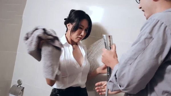 Anh thợ sửa ống nước láu cá địt em gái ngây thơ